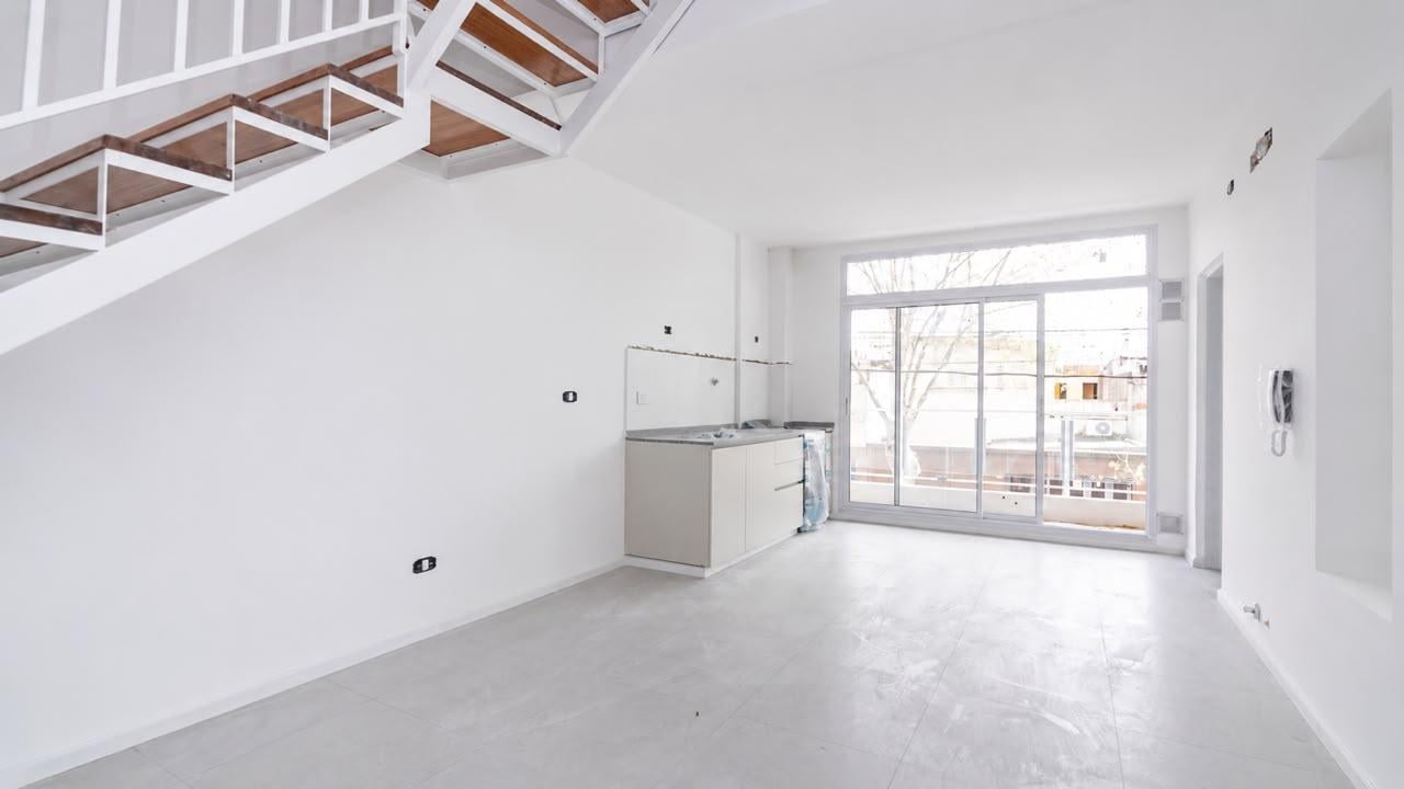 Foto de VENTA PH DOS AMBIENTES CON TERRAZA EN DUPLEX EN VILLA DEVOTO, imagen 2