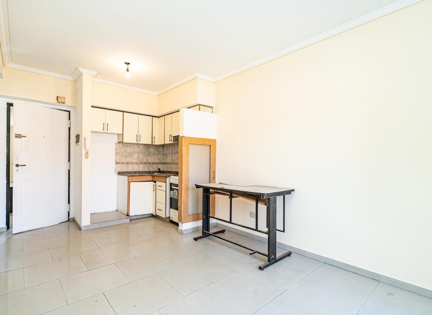 Foto de VENTA DEPARTAMENTO 3 AMBIENTES 2 COCHERAS CUBIERTAS – LANÚSITA LANÚS, imagen 2