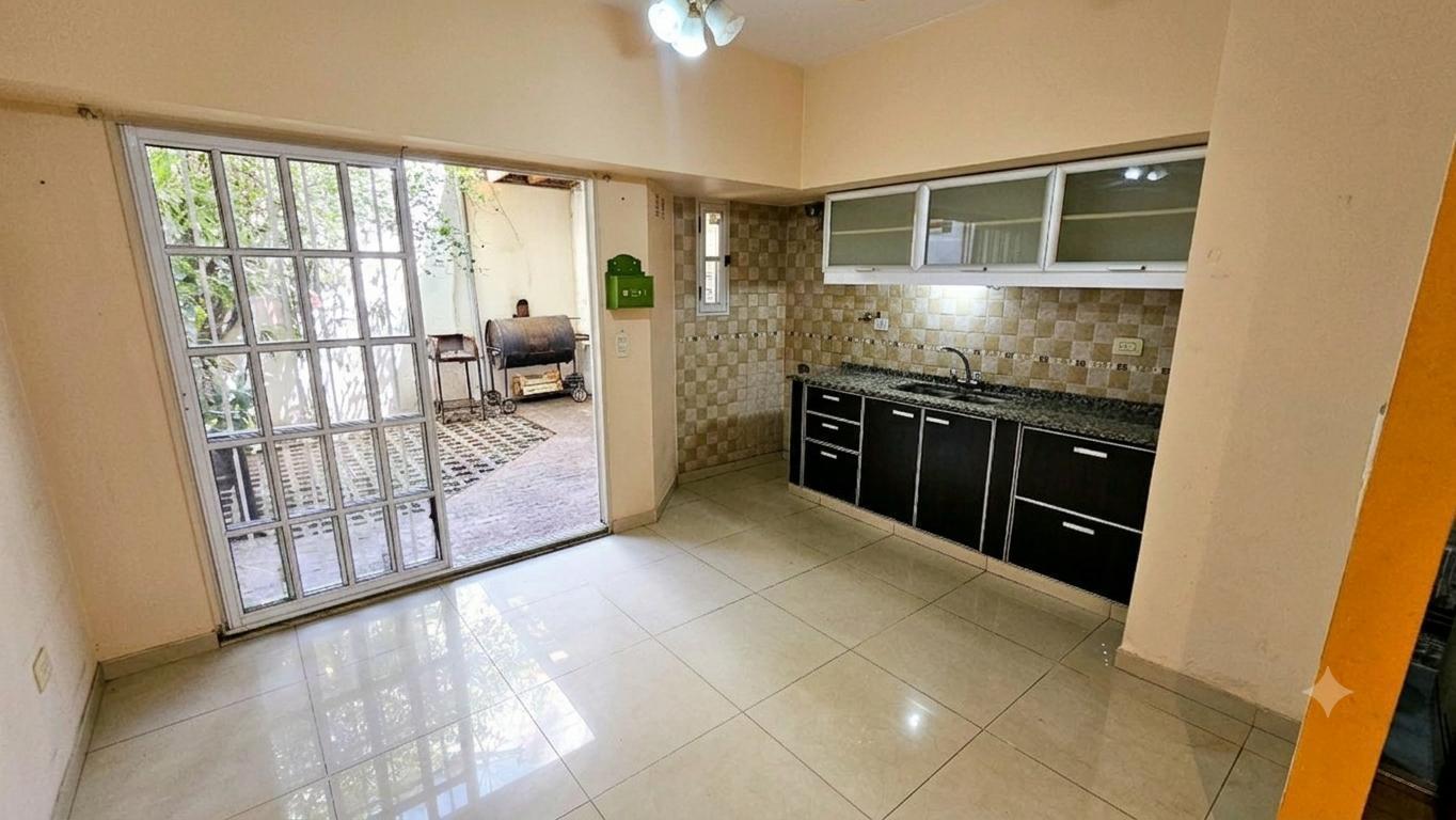 Foto de Venta PH en Triplex de 4 Ambientes mas altillo, Cochera y Patio en Aldo, imagen 1
