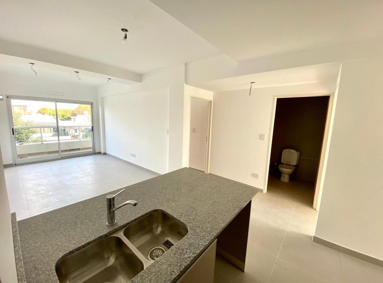 Foto de Alquiler departamento de 3 ambientes con balcon y cochera en Villa, imagen 2
