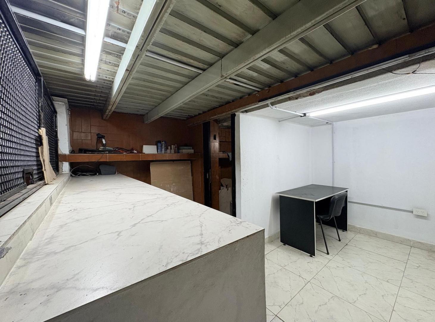 Foto de VENTA LOCAL COMERCIAL / DEPÓSITO EN AV GENERAL PAZ, CIUDADELA, PARTIDO, imagen 3