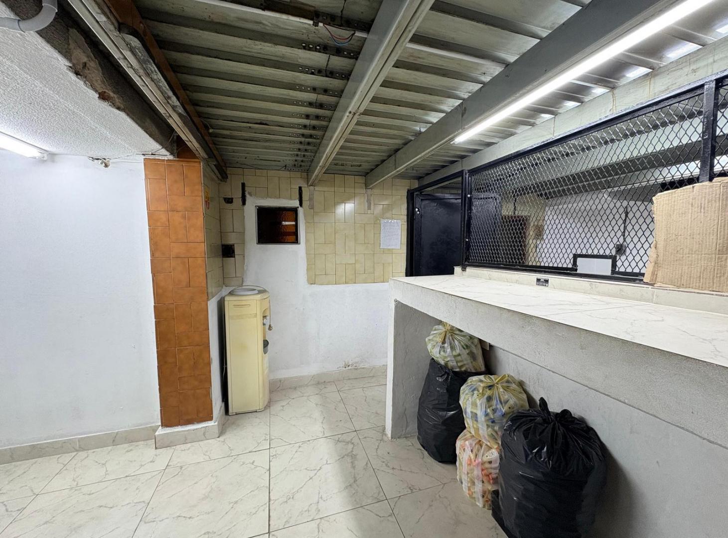 Foto de VENTA GALPON / LOCAL / DEPOSITO EN AV GENERAL PAZ, CIUDADELA, PARTIDO, imagen 4
