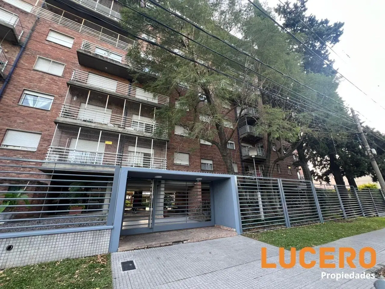 DEPARTAMENTO 3 AMBIENTES CON COCHERA EN MORÓN - APTA CRÉDITO 3