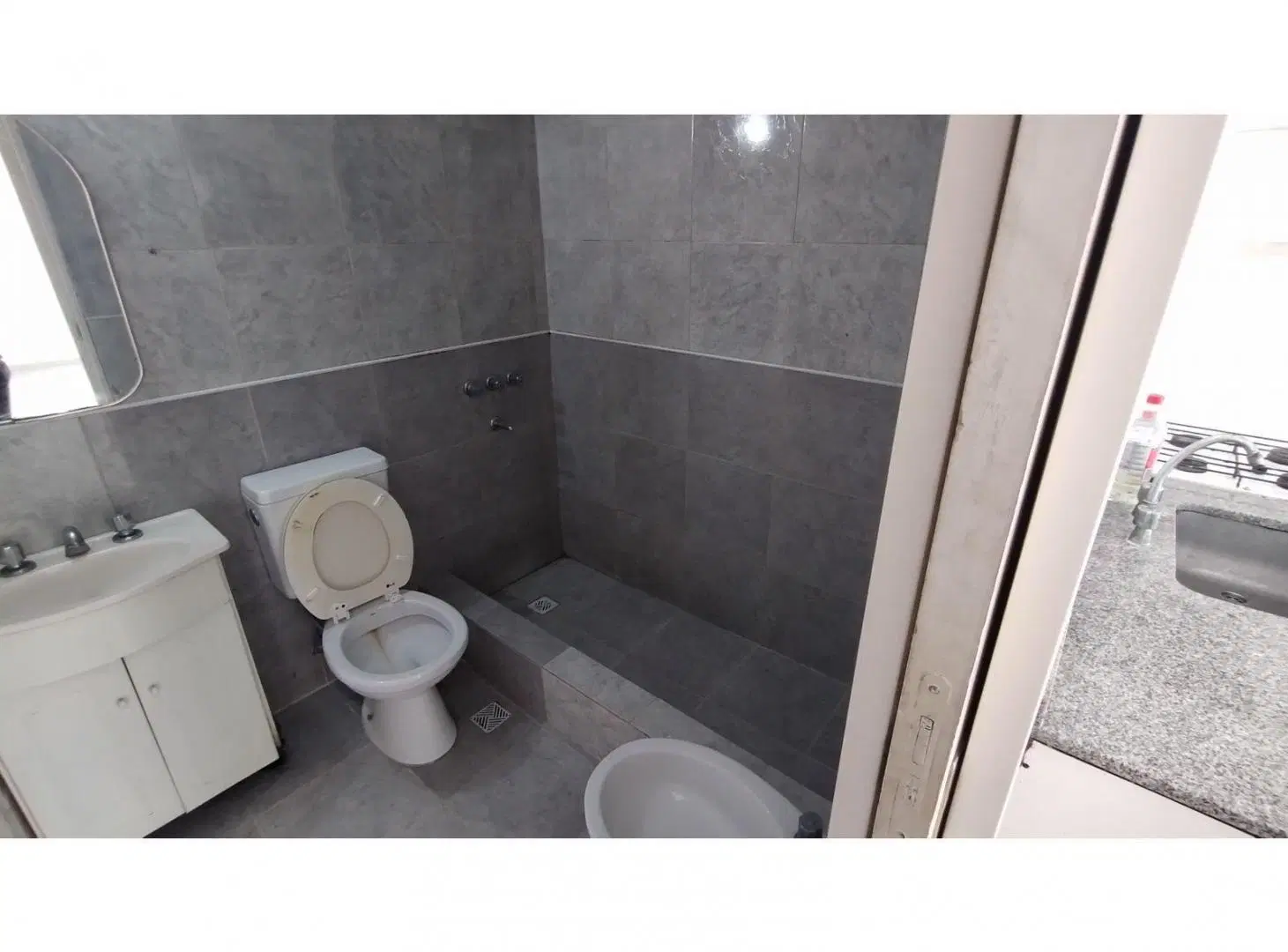 EN VENTA HERMOSO MONOAMBIENTE EN MORON 2