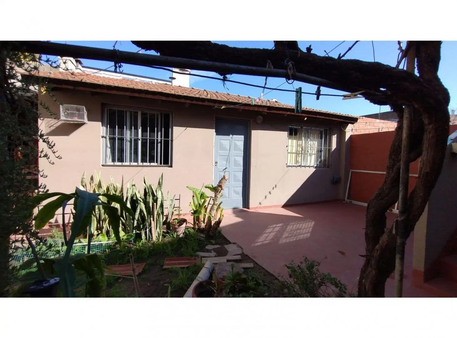 EXCELENTE VIVIENDA EN BLOQUE + 2 LOCALES 2