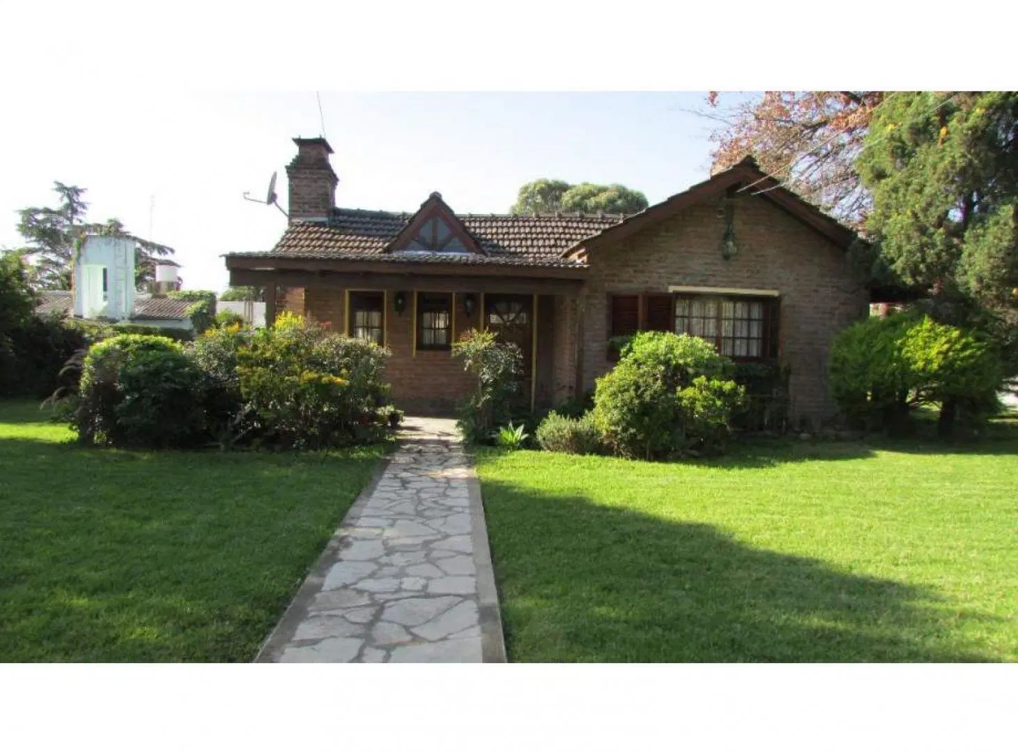 Casa Quinta de 4 ambientes con Pileta 1