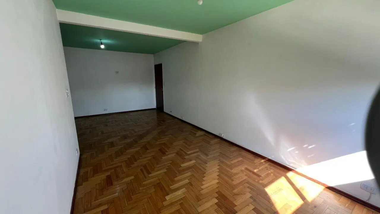 Amplio Departamento de 3 Ambientes + Escritorio en Morón Centro 2