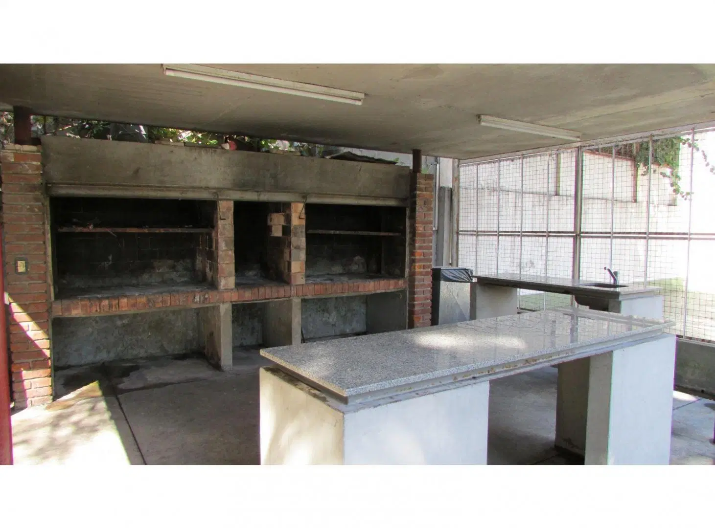 Departamento 4 ambientes con cochera en Torres Moron 8