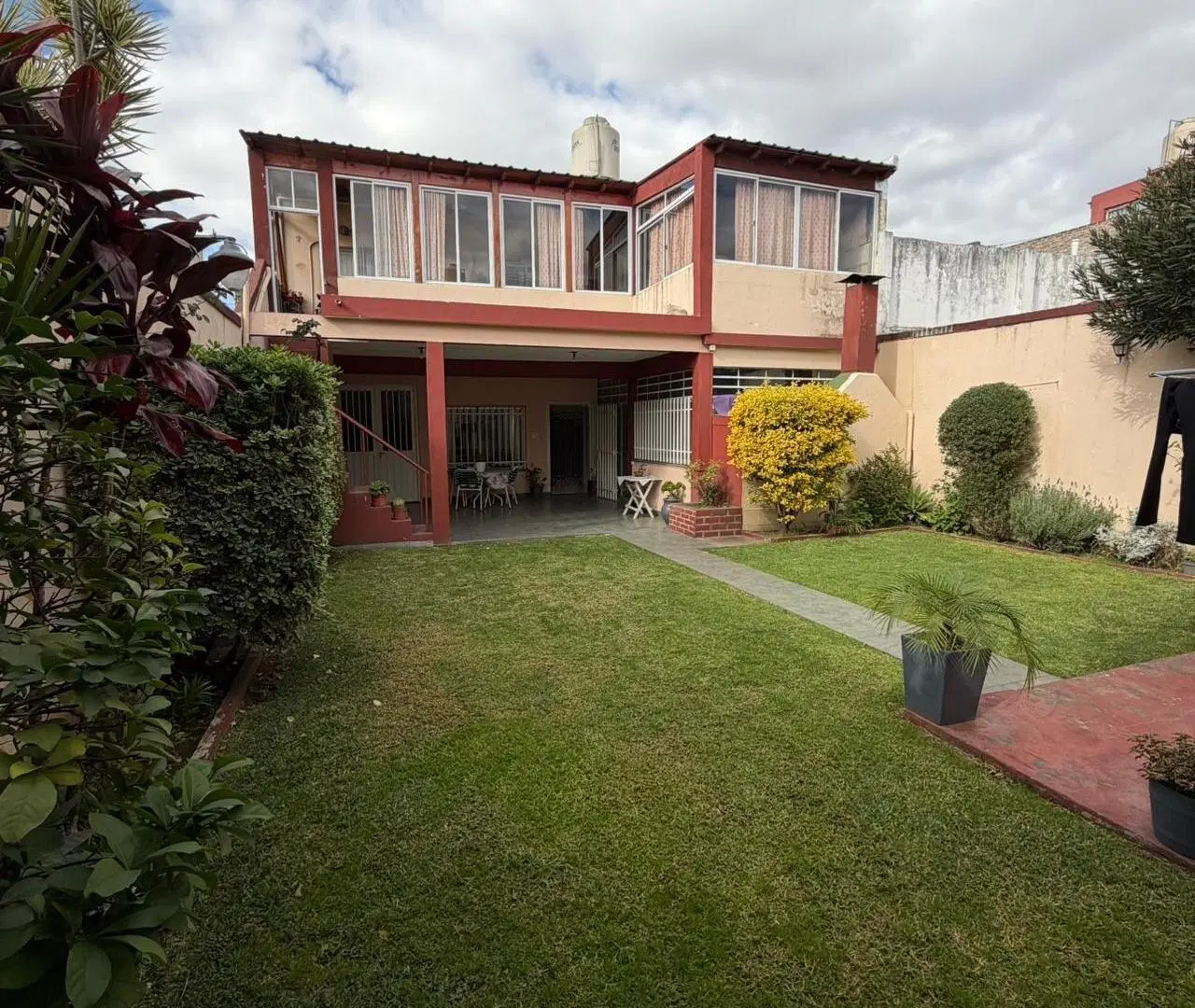 VIVIENDA MULTIFAMILIAR EN ISIDRO CASANOVA 1