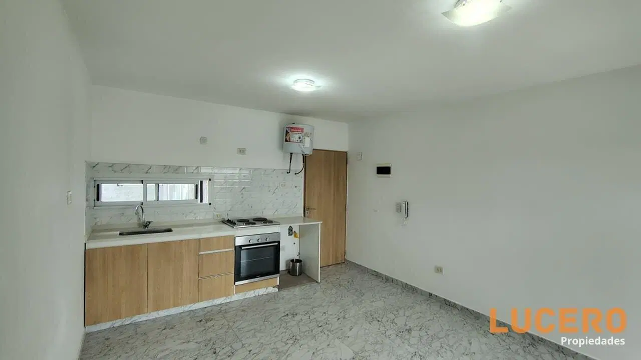 DEPARTAMENTO 2 AMBIENTES CON COCHERA EN ALQUILER EN MORÓN 1