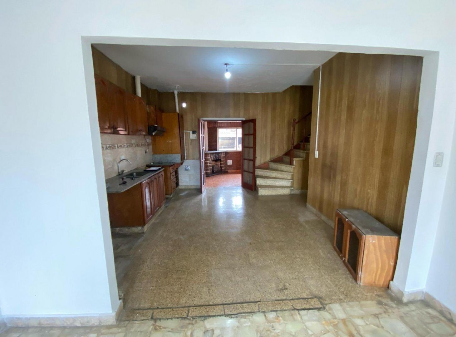 Foto de HERMOSA CASA 3 AMBIENTES EN MORON SUR, imagen 2