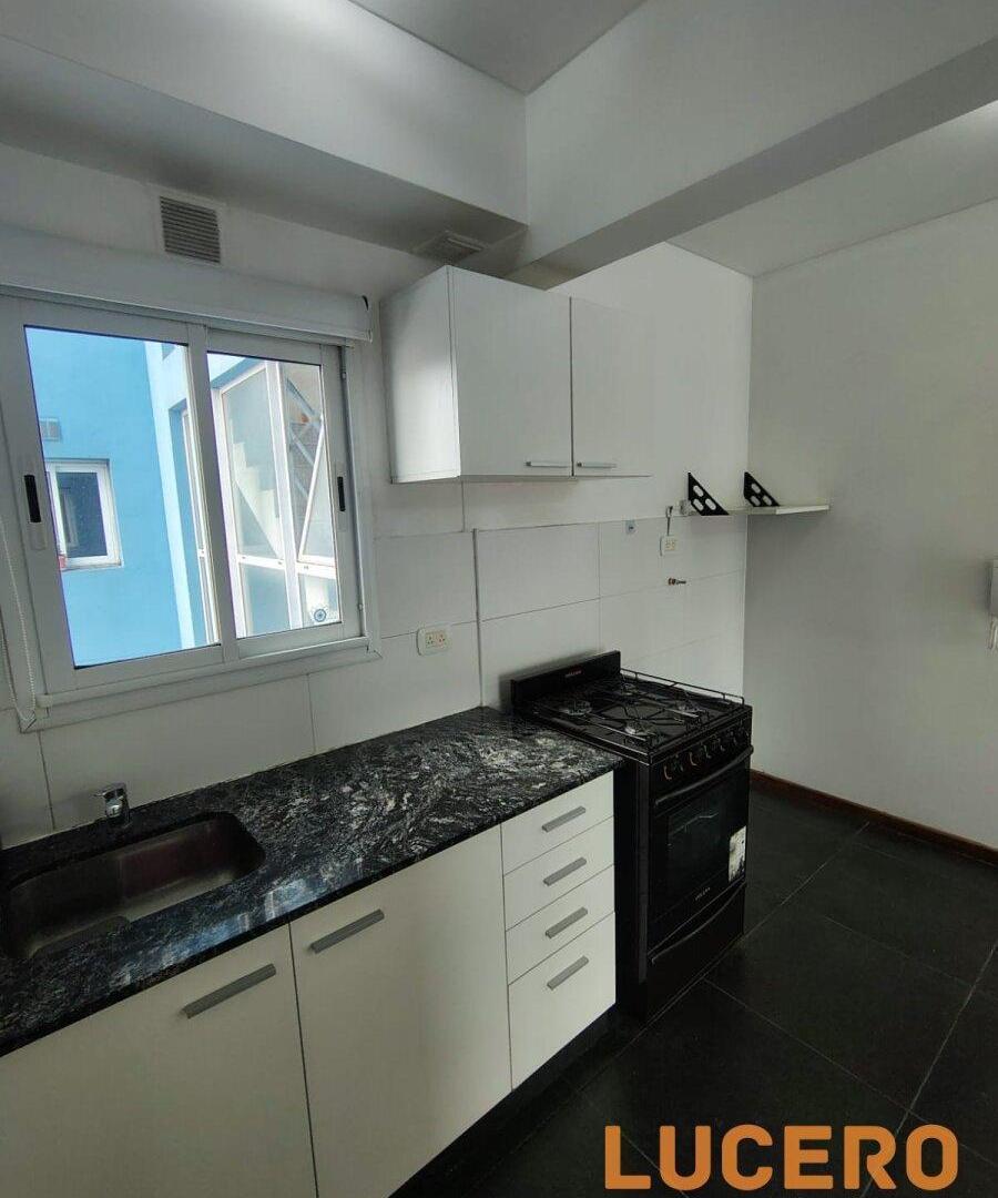 Foto de Departamento 2 ambientes + cochera en el centro de Morón, imagen 1