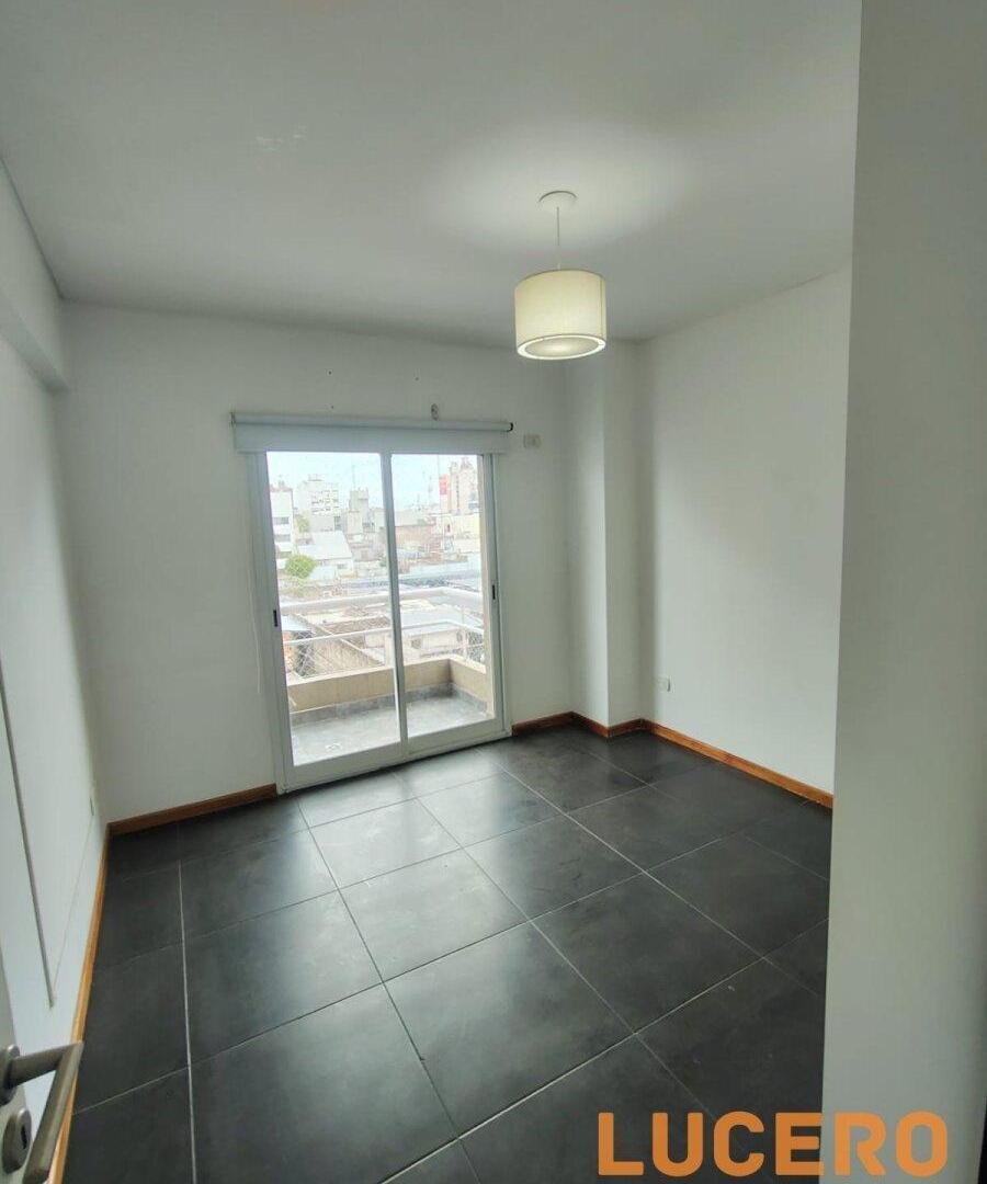 Foto de Departamento 2 ambientes + cochera en el centro de Morón, imagen 2