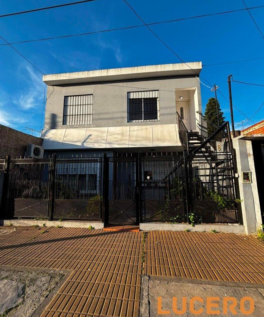 Foto de Casa 3 ambientes con terraza en Morón, imagen 1