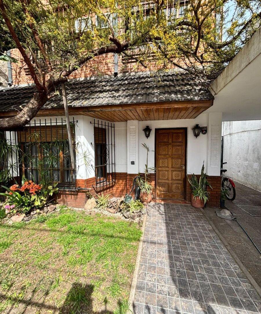 Foto de Casa con 3 habitaciones, quincho y pileta en venta en Ramos Mejía, imagen 4