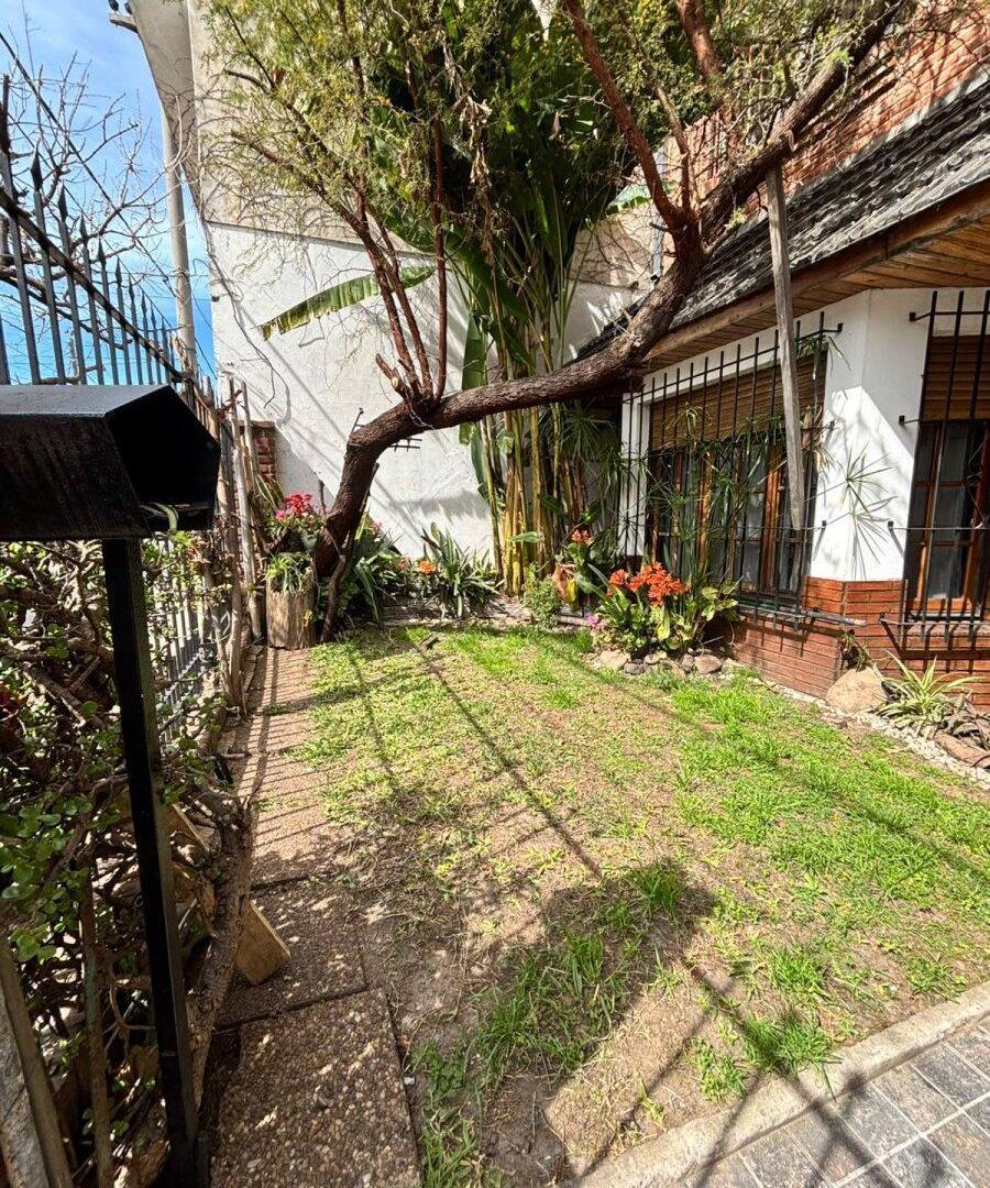 Foto de Casa con 3 habitaciones, quincho y pileta en venta en Ramos Mejía, imagen 5