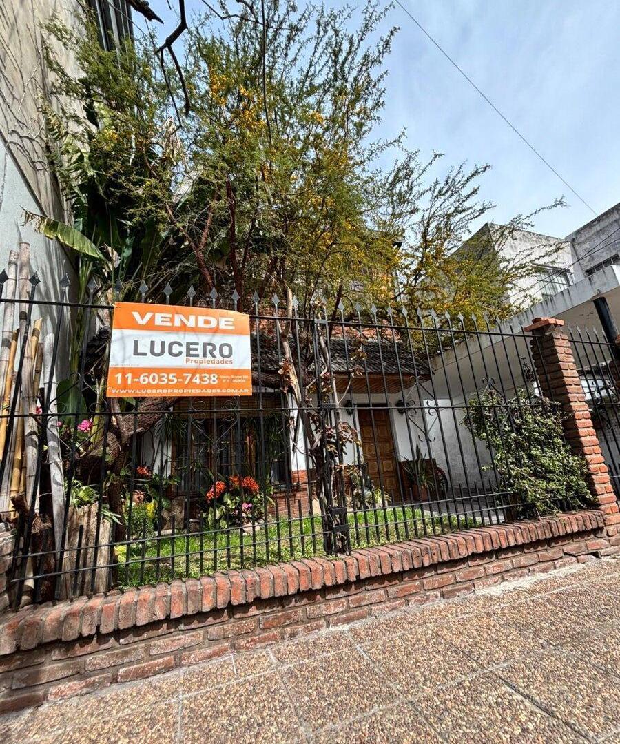 Foto de Casa con 3 habitaciones, quincho y pileta en venta en Ramos Mejía, imagen 1