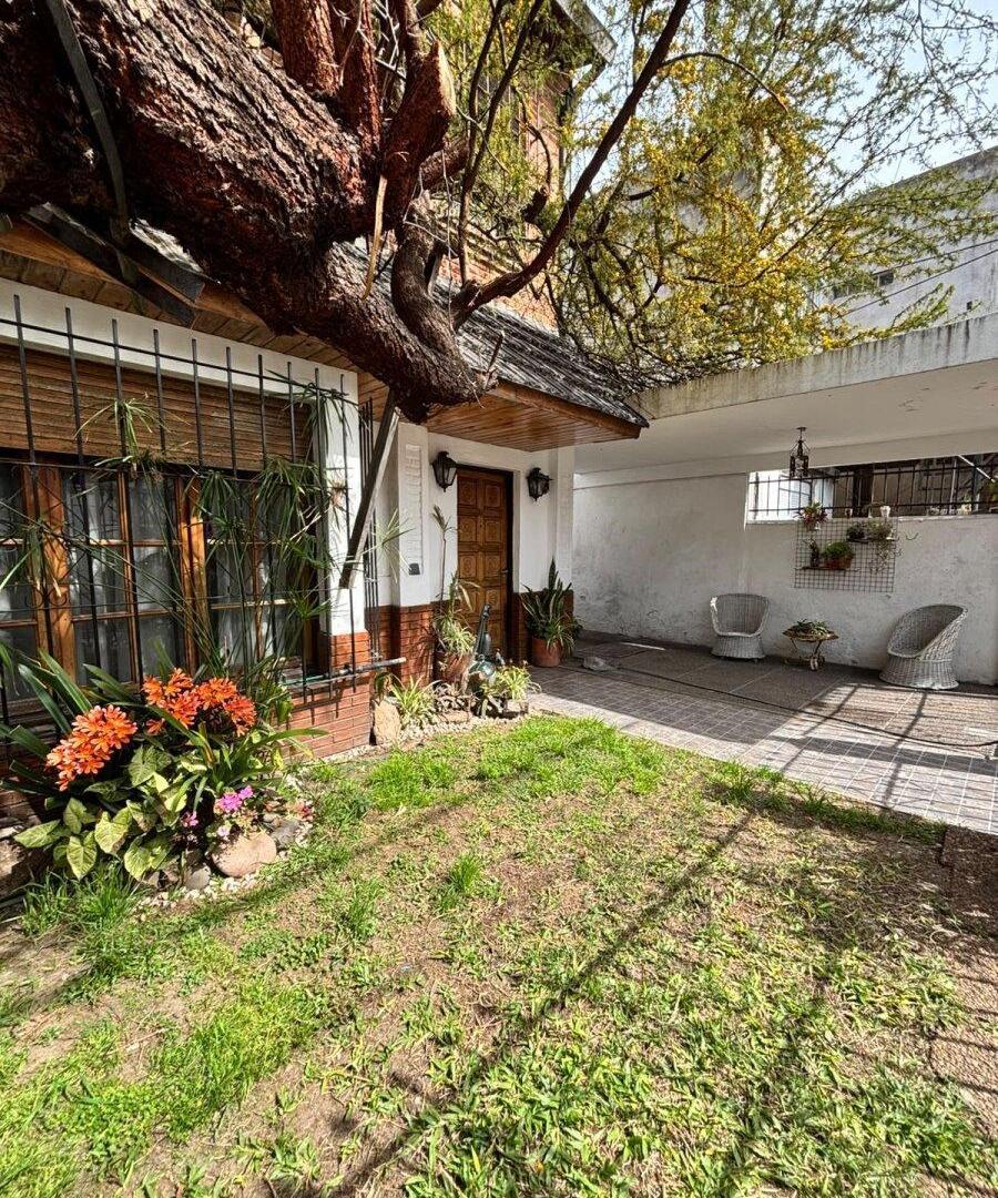 Foto de Casa con 3 habitaciones, quincho y pileta en venta en Ramos Mejía, imagen 3