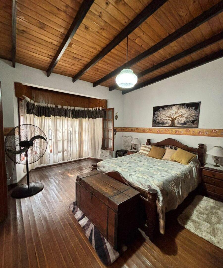 Foto de Casa con 3 habitaciones, quincho y pileta en venta en Ramos Mejía, imagen 2