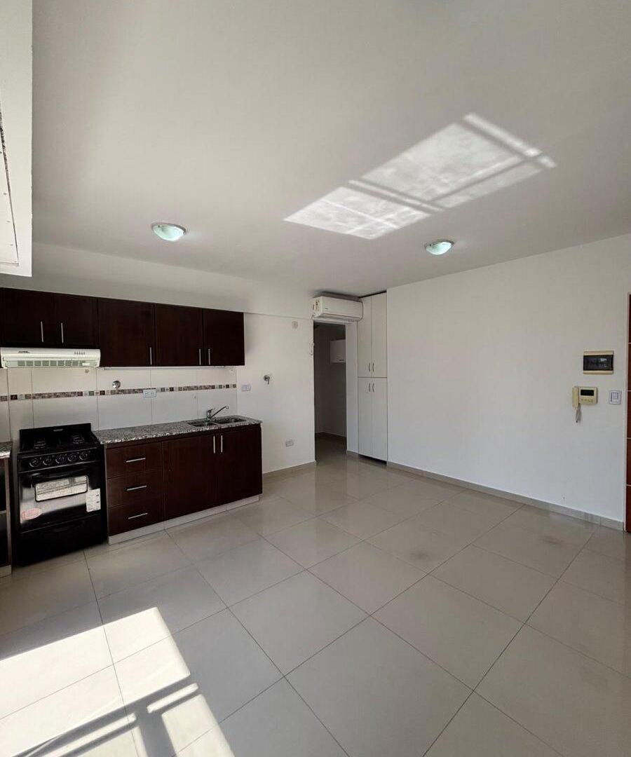 Foto de Departamento 2 ambientes con balcón en alquiler, imagen 1