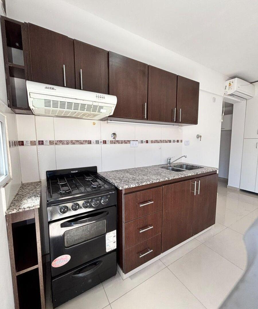 Foto de Departamento 2 ambientes con balcón en alquiler, imagen 2