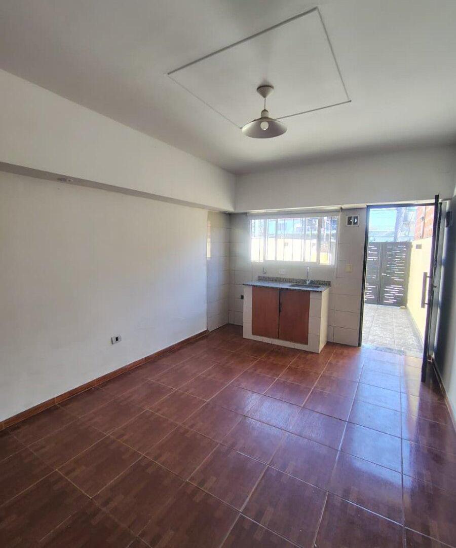 Foto de PH 3 ambientes con patio y cochera en alquiler en Morón sur, imagen 1