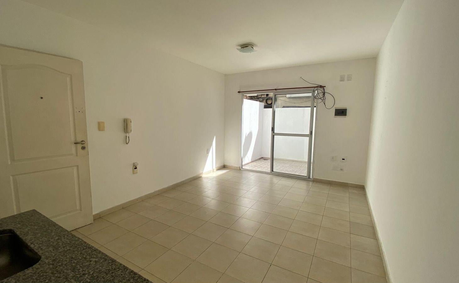 Foto de HERMOSO MONOAMBIENTE CON PATIO, imagen 2