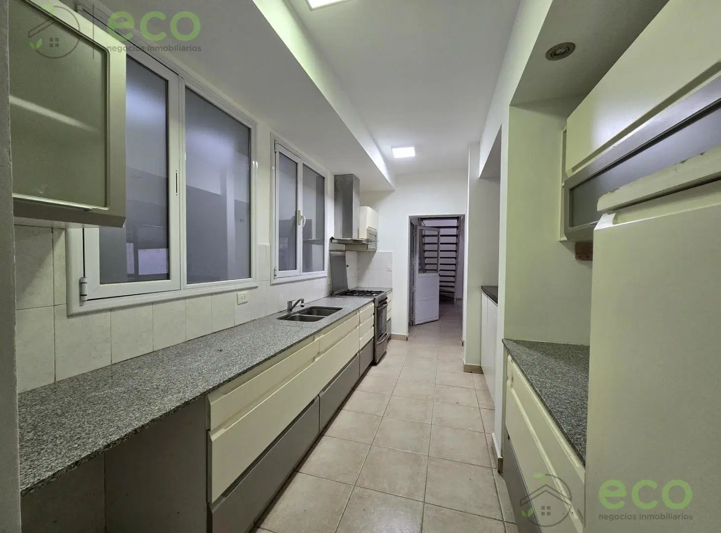 VENTA Casa 4 dorm   estudio - B° Los Tordos II 4