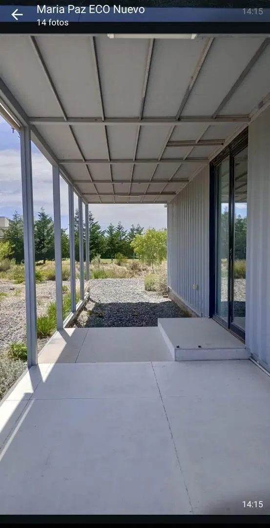 VENTA | Diseño moderno, amplios ventanales y una increíble vista al lago Mari Menuco. 2