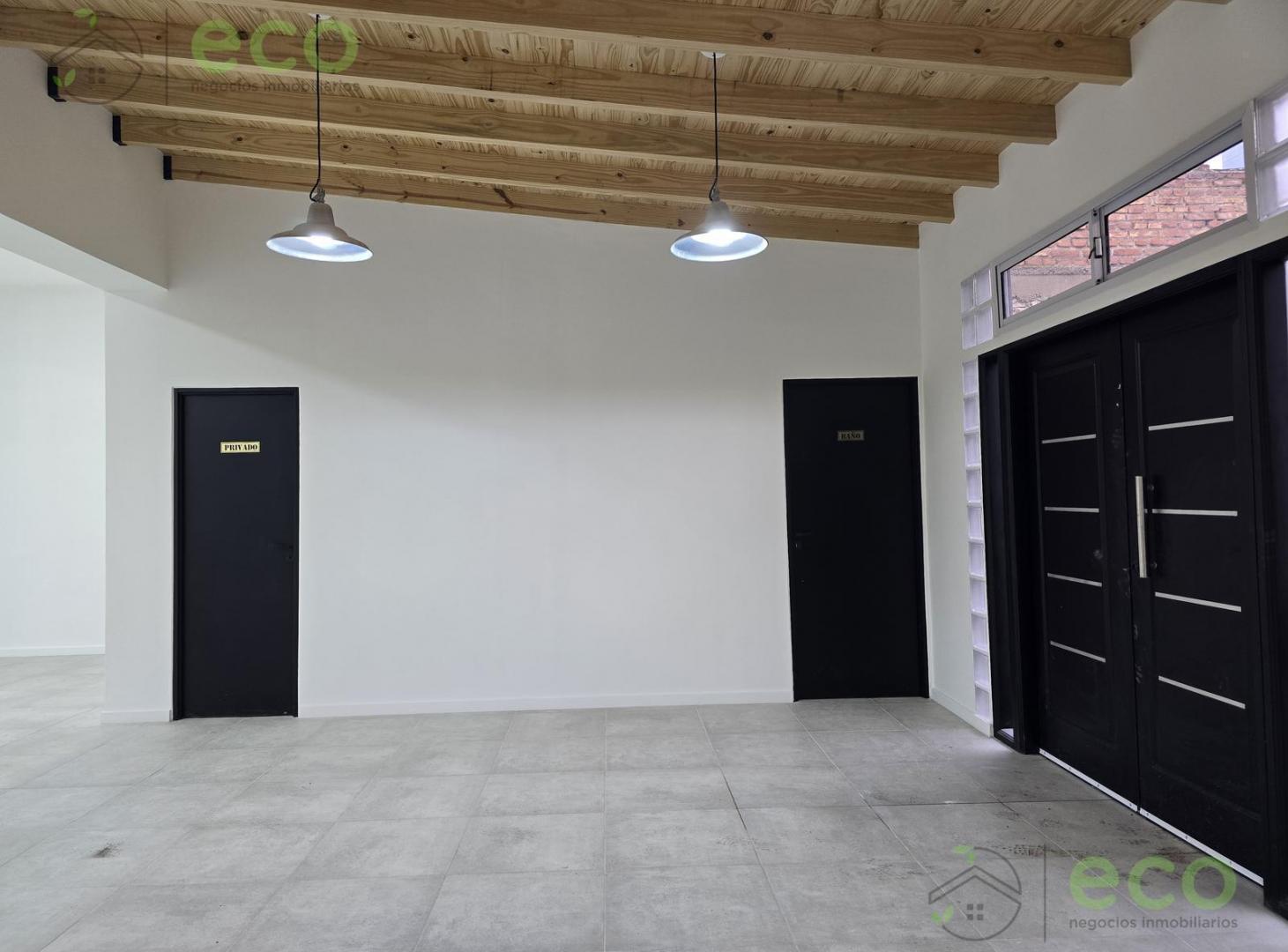 Foto de ALQUILER Amplio Local Comercial en Centro Cipolletti, imagen 3