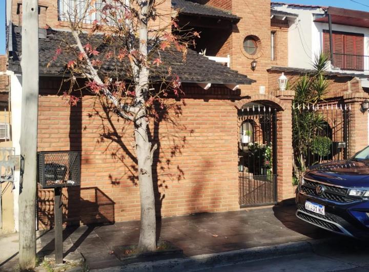 CASA EN 2 PLANTAS DE 5 AMB A LA VENTA EN CATELAR