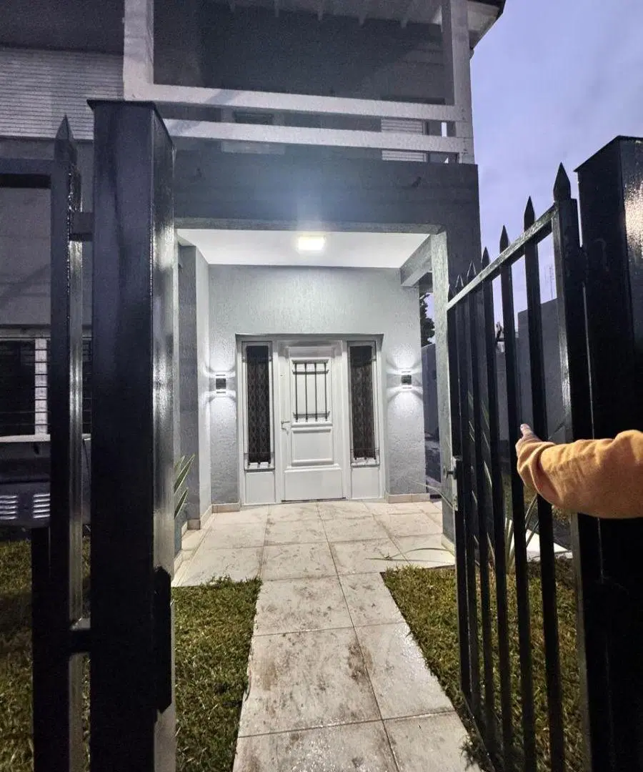 Casa de 4 ambientes RECICLADA A NUEVA en Venta - San Antonio de Padua 1