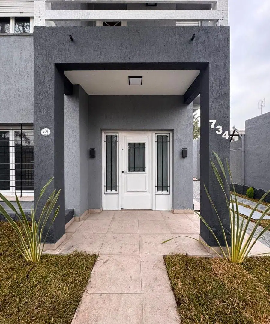 Casa de 4 ambientes RECICLADA A NUEVA en Venta - San Antonio de Padua 2
