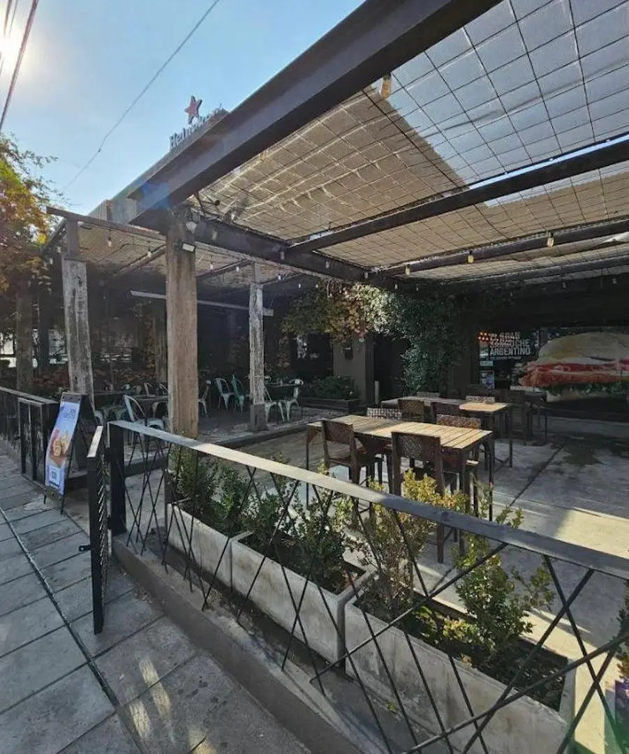 Importante local comercial en esquina Av. Rafael Núñez 4800 250 m 4