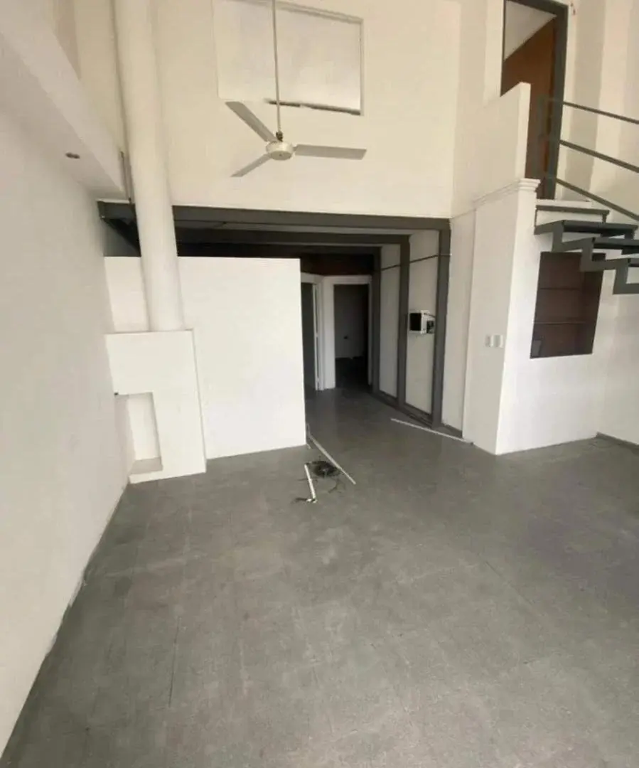 Apto Local Comercial Oficinas en el Cerro de las Rosas a metros de Rafael Nuñez 2