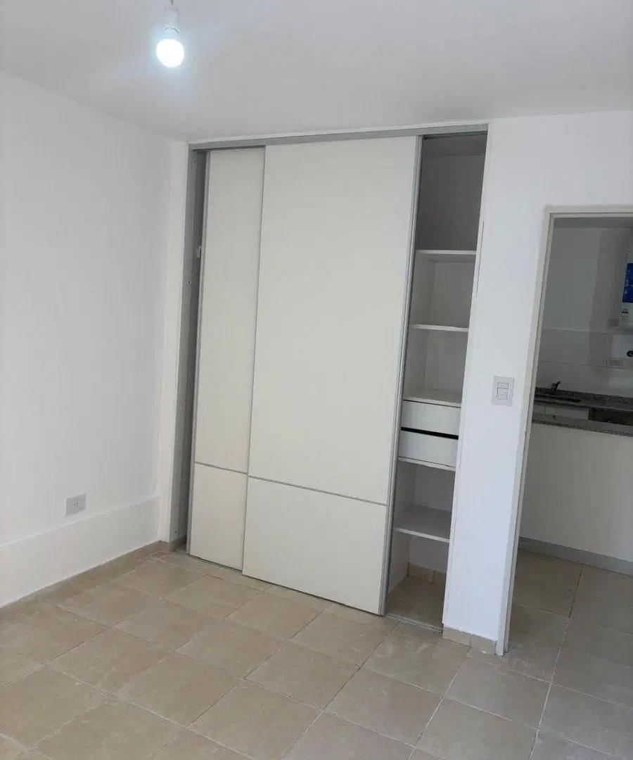 Hermoso departamento de 1 dormitorio, a 1 cuadra de Plaza Sarmiento y Tribunales 1