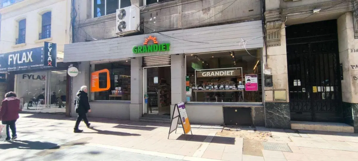 Local estratégico en plena peatonal: 164 m² a metros de Av. Colón 5