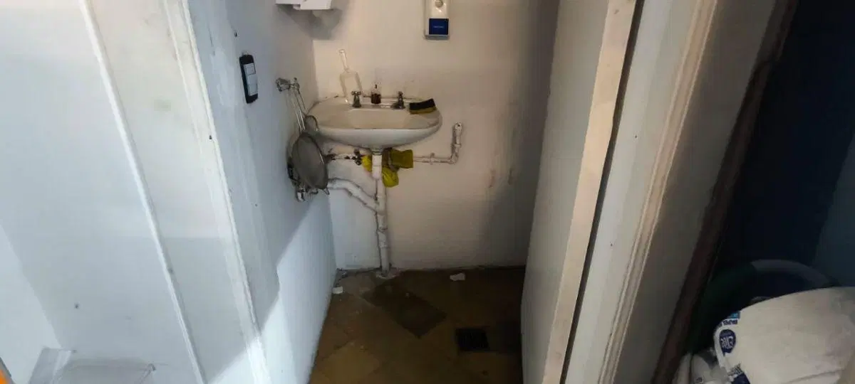 Local estratégico en plena peatonal: 164 m² a metros de Av. Colón 1