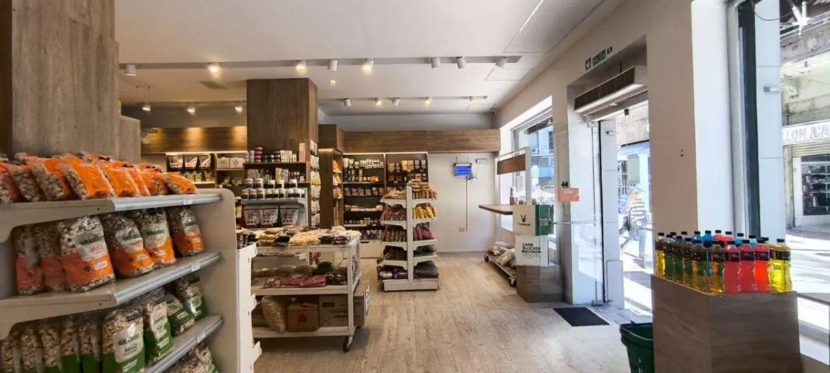 Local estratégico en plena peatonal: 164 m² a metros de Av. Colón 2