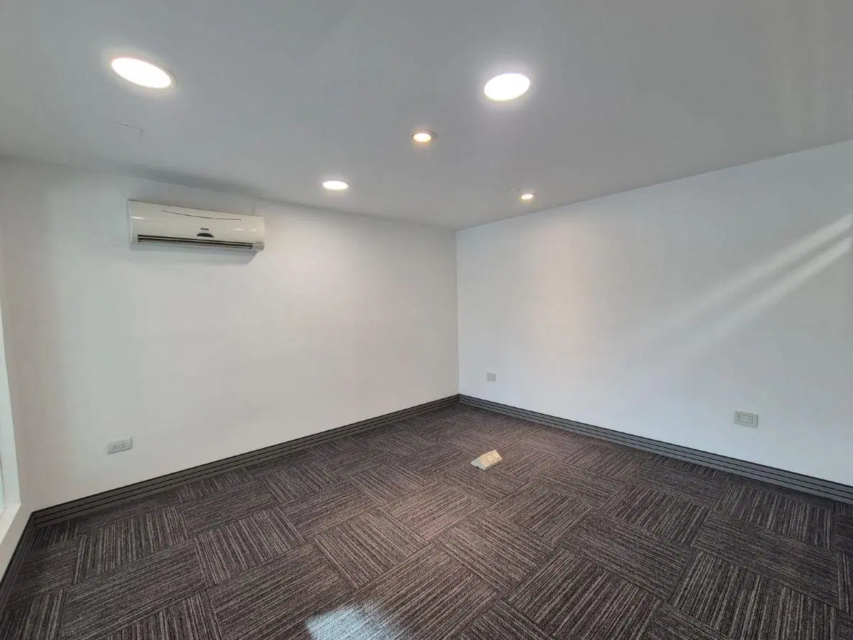 Piso de oficina alquiler centro Dean Funes 5