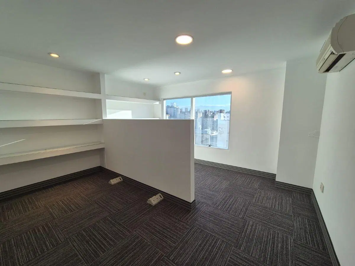 Piso de oficina alquiler centro Dean Funes 2