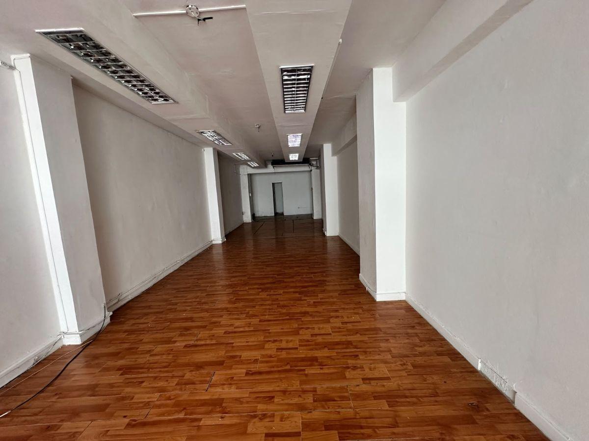 Foto de Local comercial centro salón y deposito, imagen 2