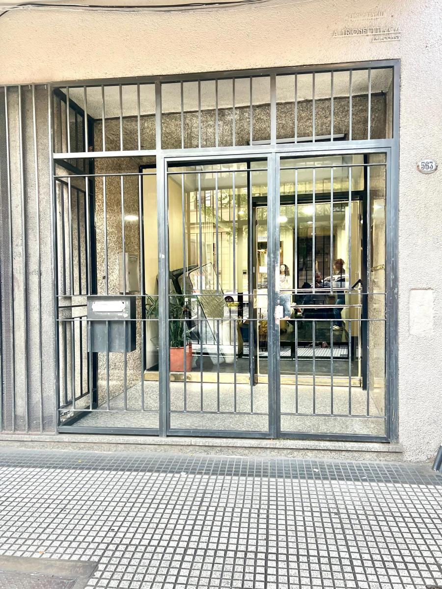 Departamento Seis Ambientes con Balcón y Patio! 1