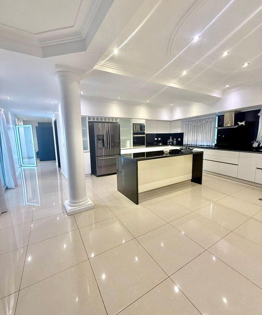 Foto de Casa en venta con Piscina en Ciudad Evita, imagen 1