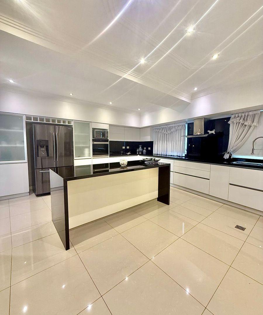 Foto de Casa en venta con Piscina en Ciudad Evita, imagen 2