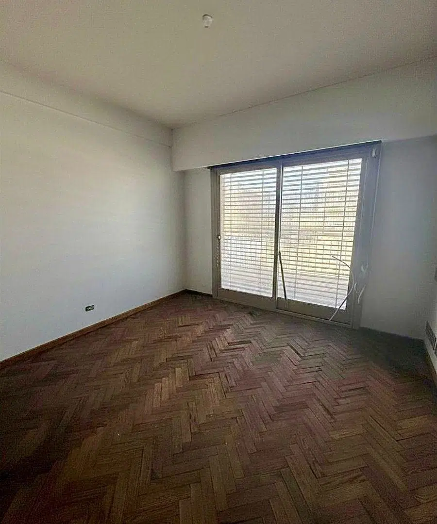 Semipiso de 6 ambientes a Refaccionar en Villa Pueyrredón 5