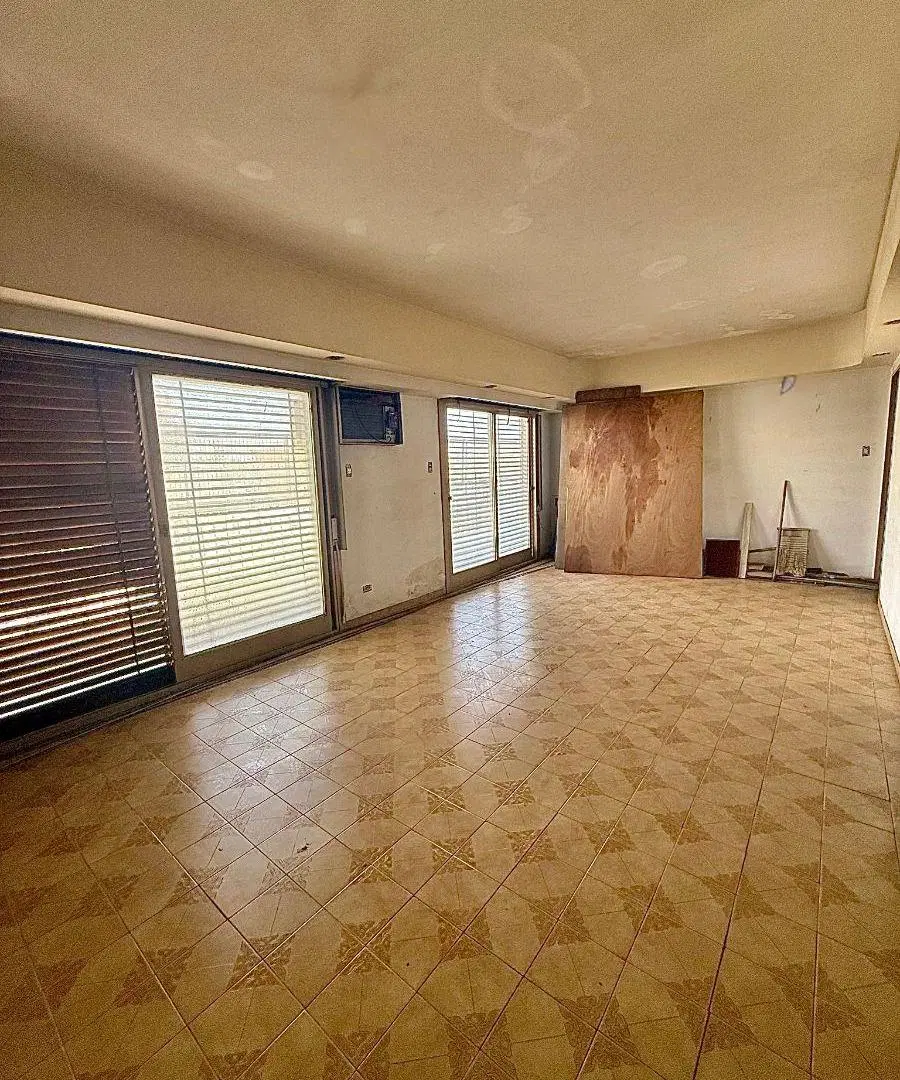 Semipiso de 6 ambientes a Refaccionar en Villa Pueyrredón 2