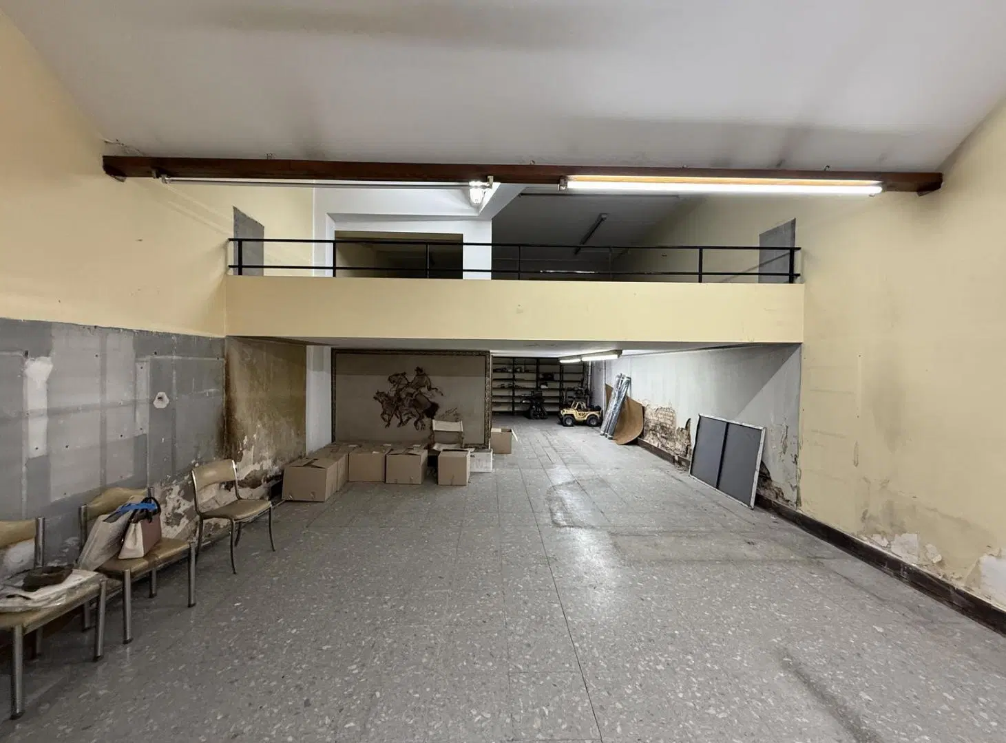 Gran Local Comercial en alquiler en Congreso: 198 m² Totales sobre Av. Rivadavia al 1900 2