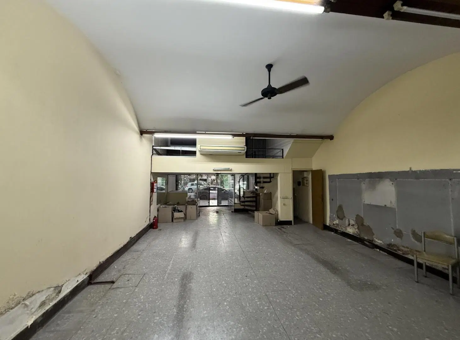 Gran Local Comercial en alquiler en Congreso: 198 m² Totales sobre Av. Rivadavia al 1900 4