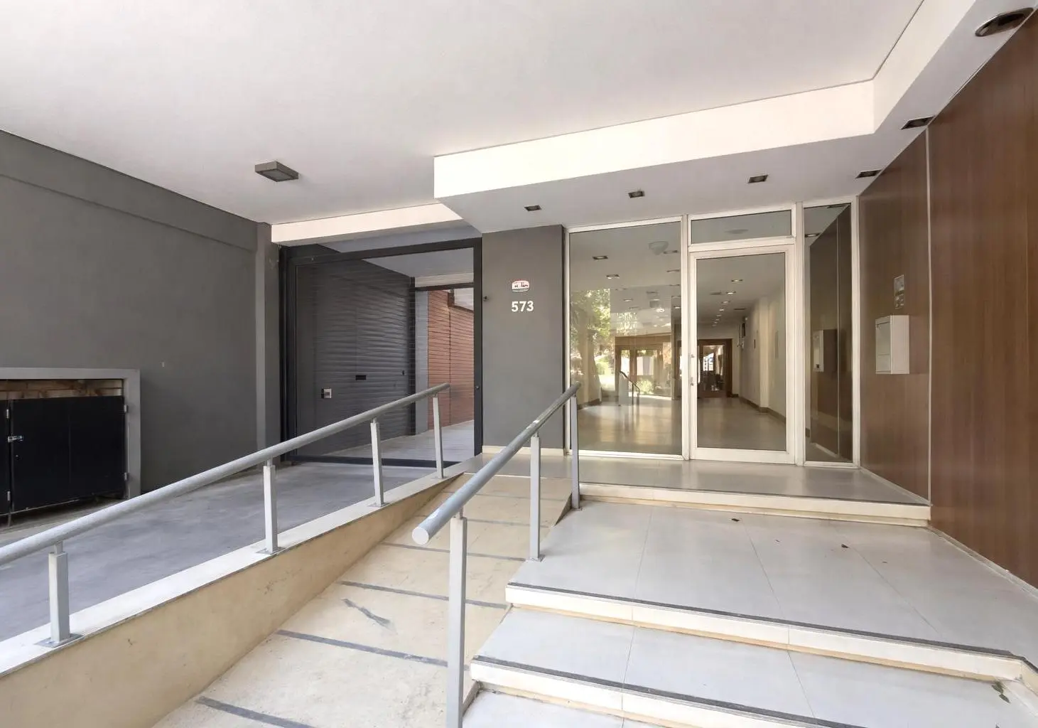 Departamento de 2 dormitorios + cochera en Venta - La Plata 5